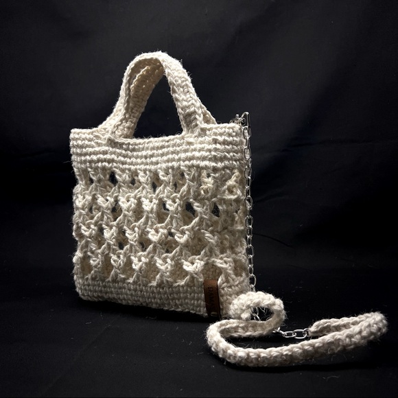 HAND AND SLING BAG - Picture 1 of 8